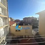 Capitan Gino, La Dietro L'angolo