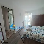 Capitan Gino, La Dietro L'angolo Apartmán *