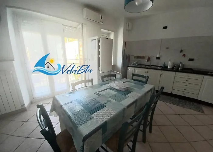 Capitan Gino, La Dietro L'angolo Apartamento